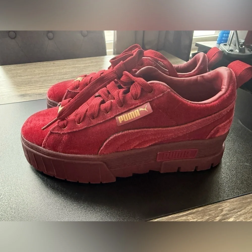 PUMA Mayze Velvet Tibetan Red